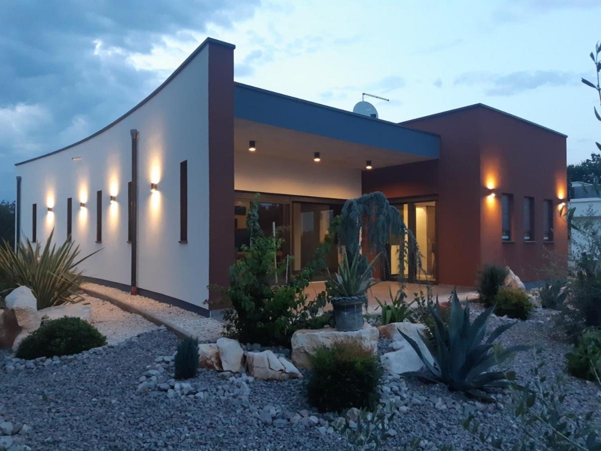 Apartments Bijou With Big Private Garden Near Umag Vilanija Bagian luar foto