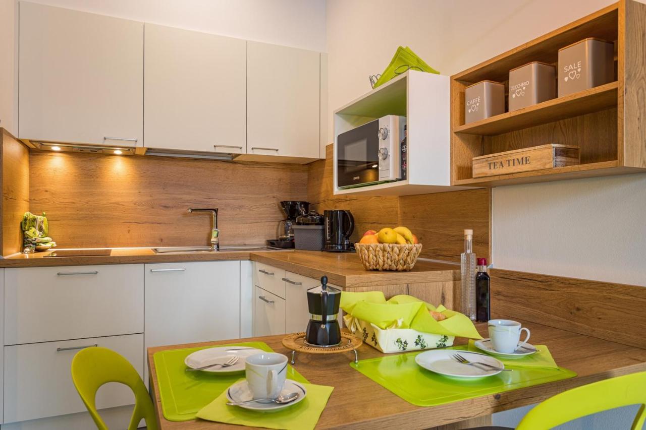 Apartments Bijou With Big Private Garden Near Umag Vilanija Bagian luar foto