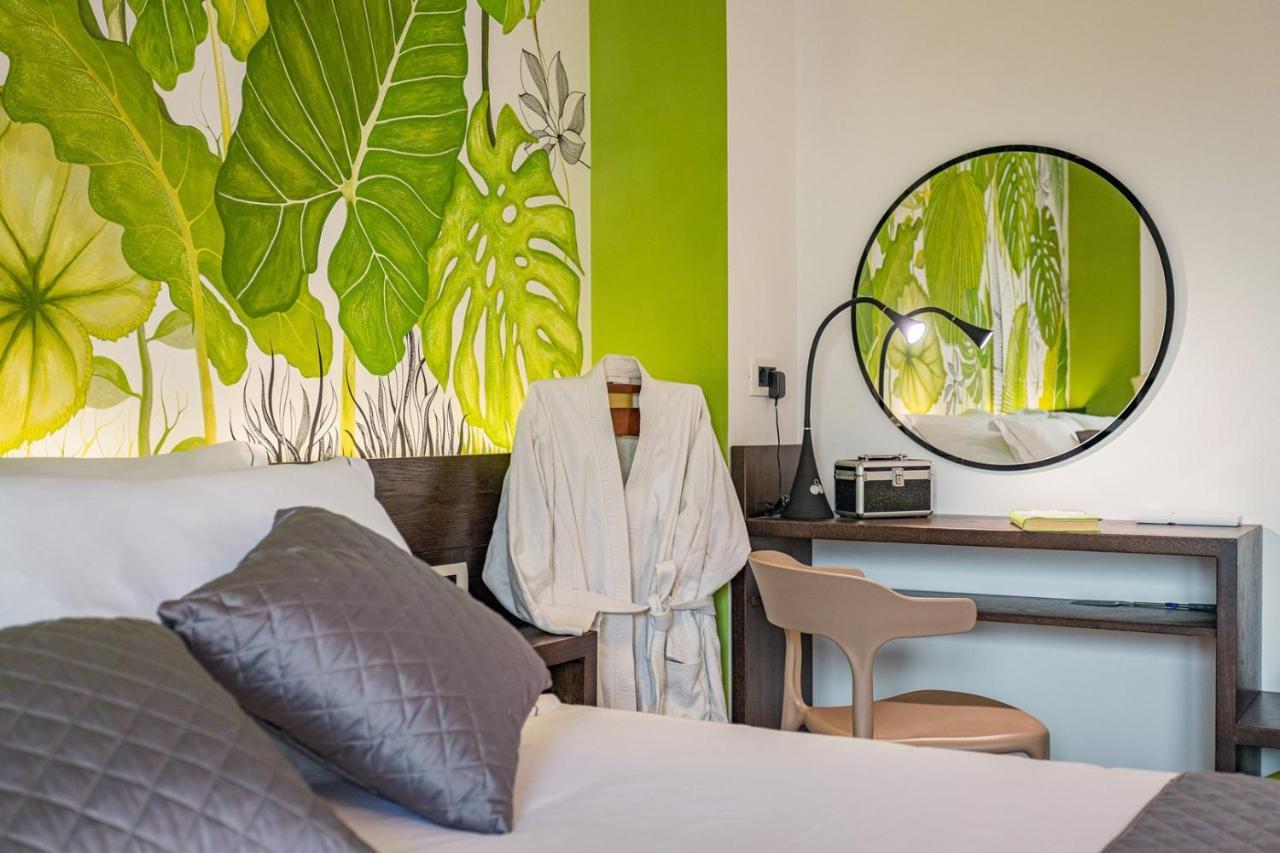 Apartments Bijou With Big Private Garden Near Umag Vilanija Bagian luar foto