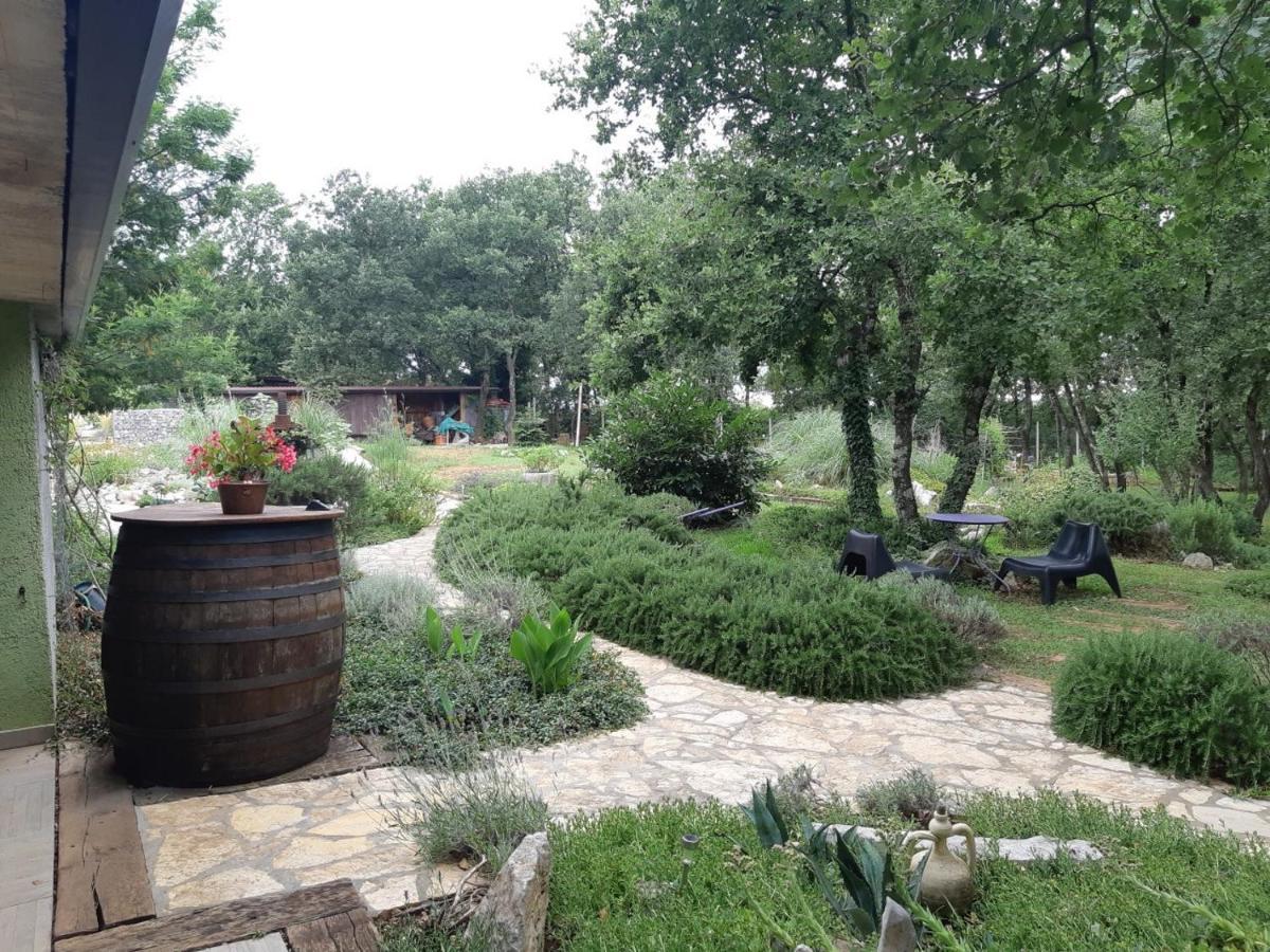 Apartments Bijou With Big Private Garden Near Umag Vilanija Bagian luar foto