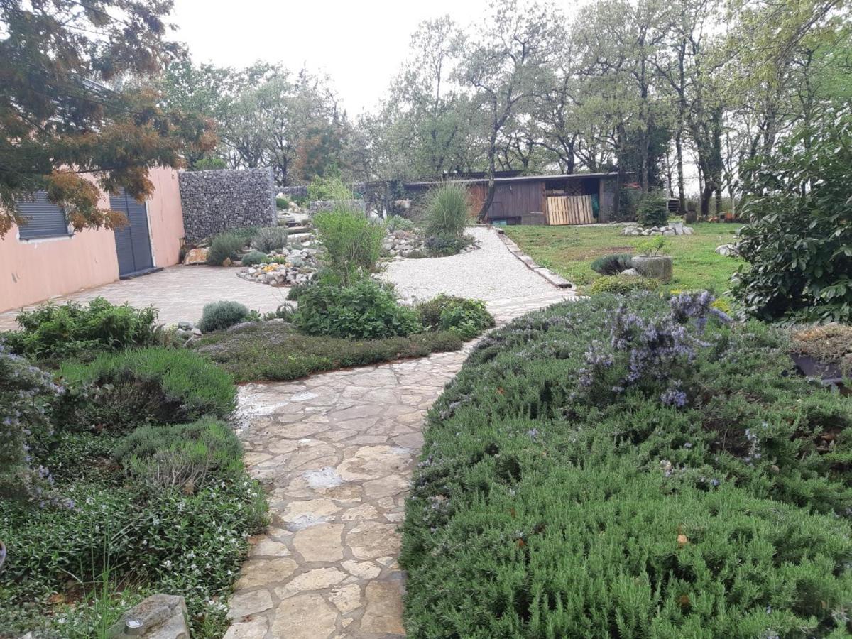 Apartments Bijou With Big Private Garden Near Umag Vilanija Bagian luar foto