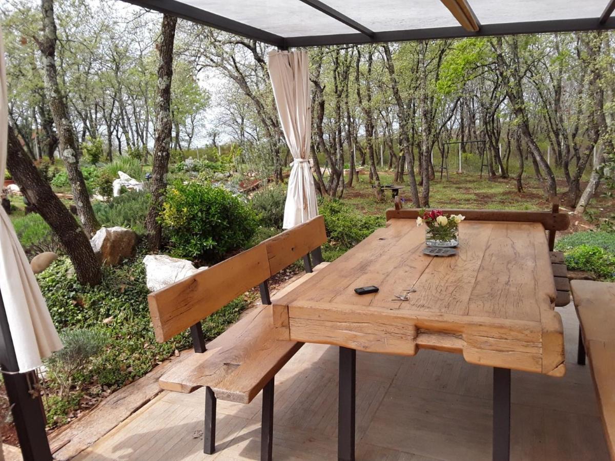 Apartments Bijou With Big Private Garden Near Umag Vilanija Bagian luar foto