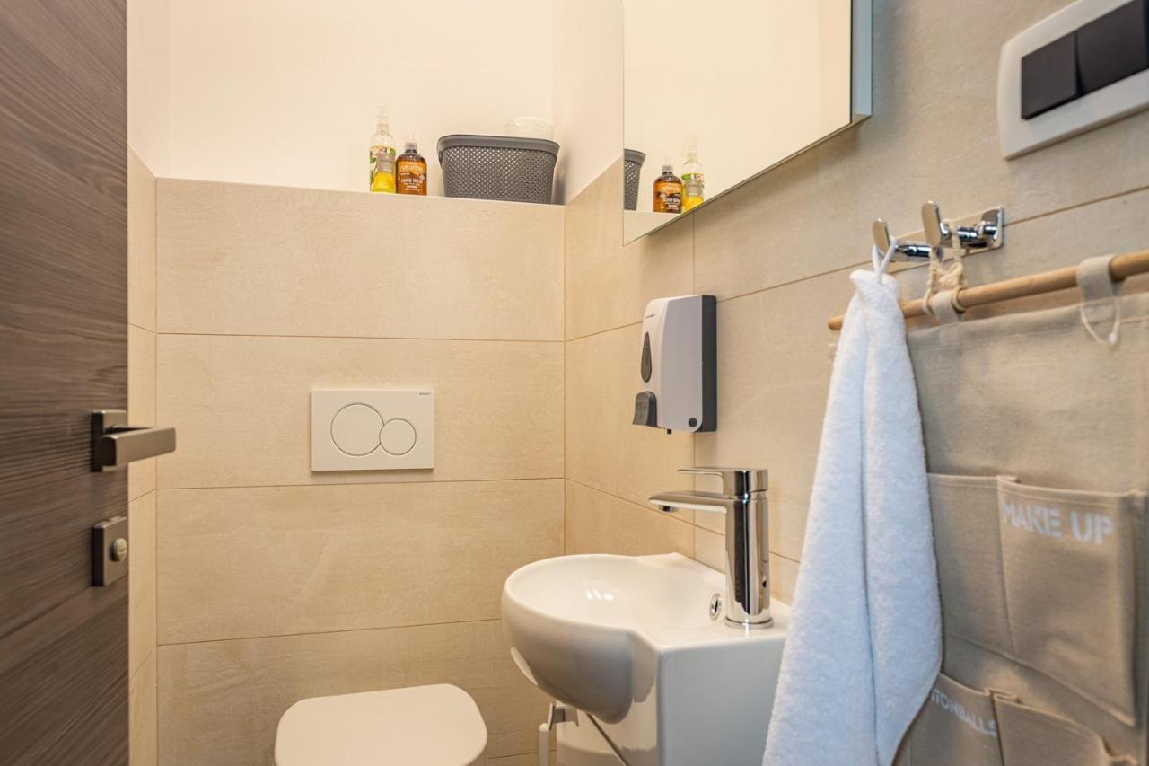 Apartments Bijou With Big Private Garden Near Umag Vilanija Bagian luar foto