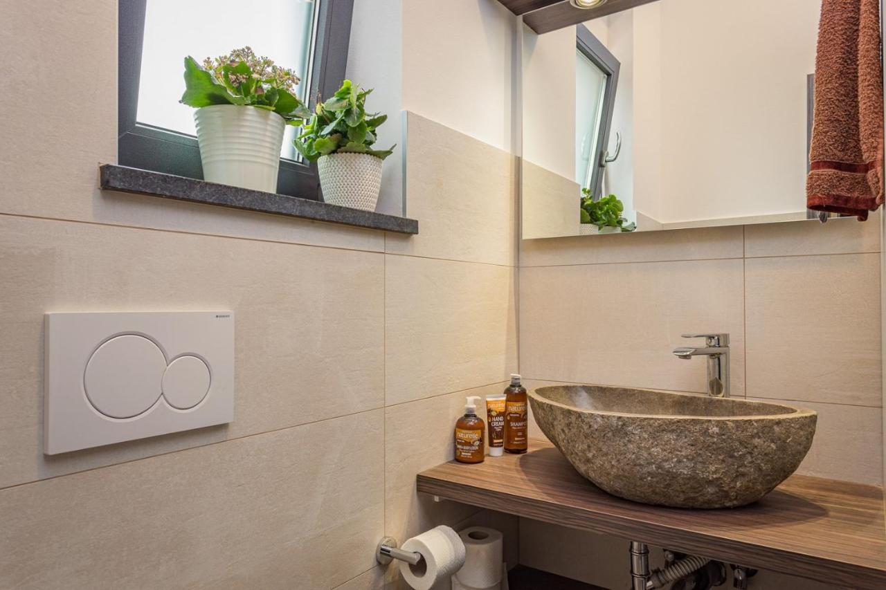 Apartments Bijou With Big Private Garden Near Umag Vilanija Bagian luar foto