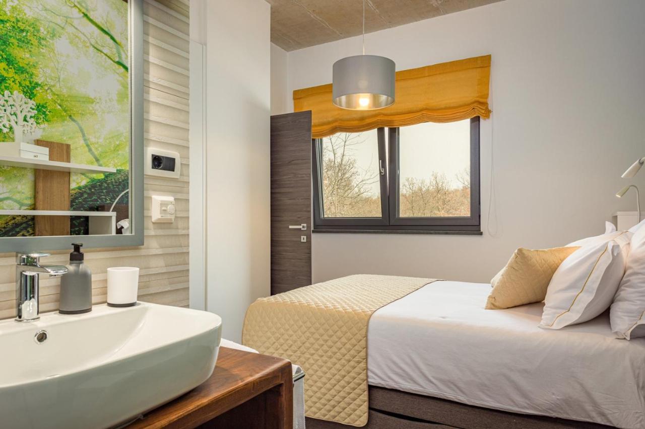 Apartments Bijou With Big Private Garden Near Umag Vilanija Bagian luar foto