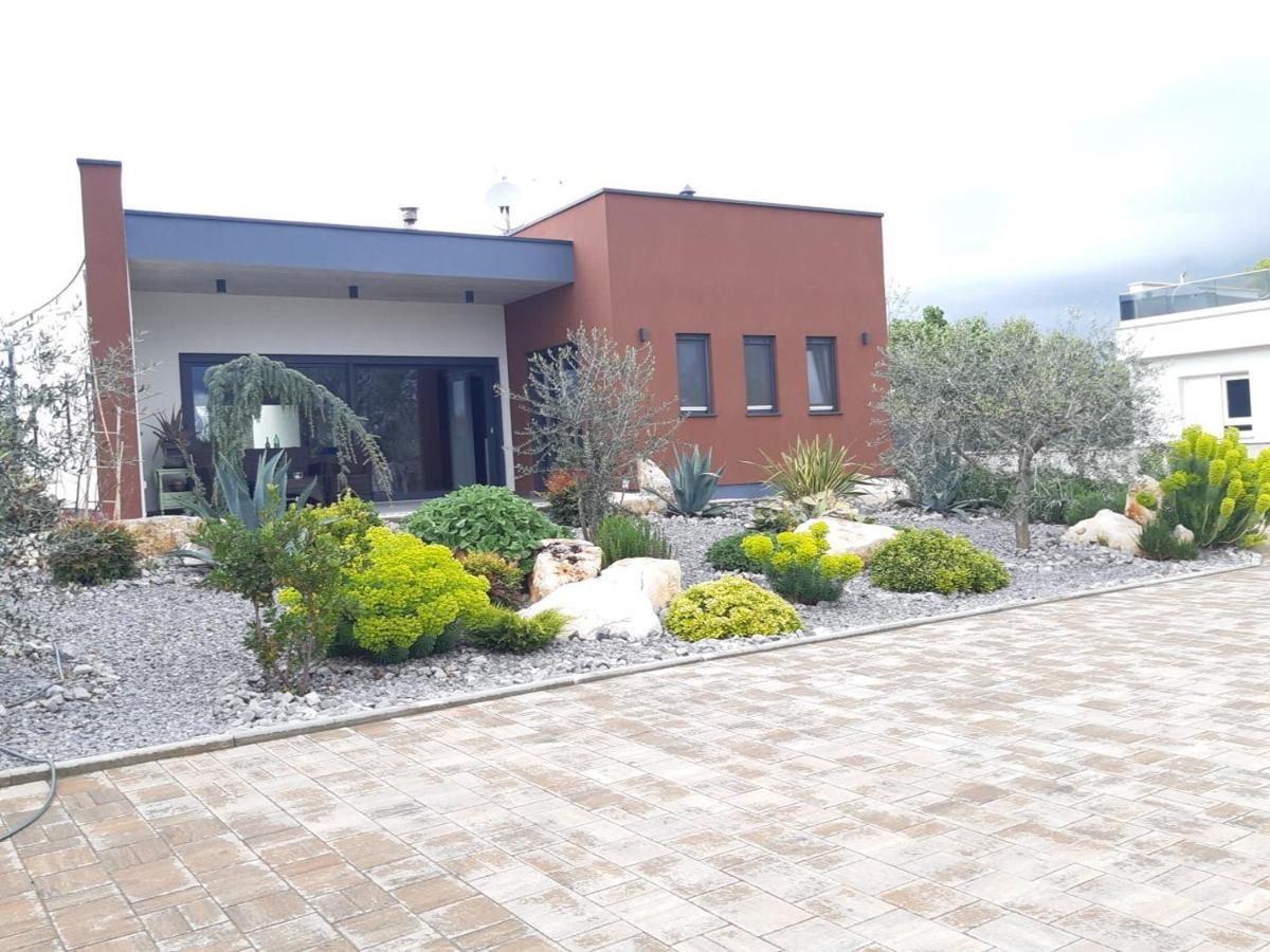 Apartments Bijou With Big Private Garden Near Umag Vilanija Bagian luar foto
